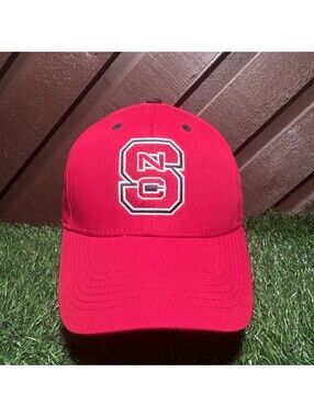 NC State Wolfpack Hat Captivating Headwear 1-Stop Strapback Red College Cap Vtg
